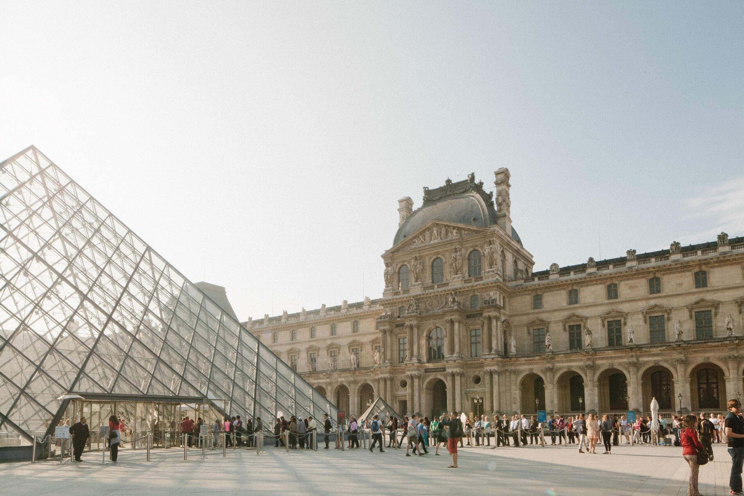 Lugares mais hitechs do mundo: Paris - Foto de Lina Kivaka no Pexels 